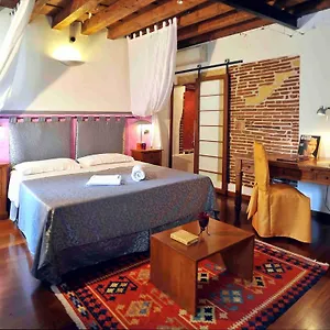 Antica Via Roma Garden View Bed & Breakfast